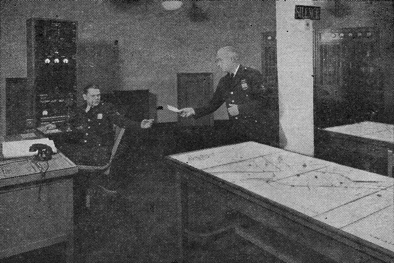 Illustration for article titled This Was the Radio-Equipped Policeman of the Future in 1934